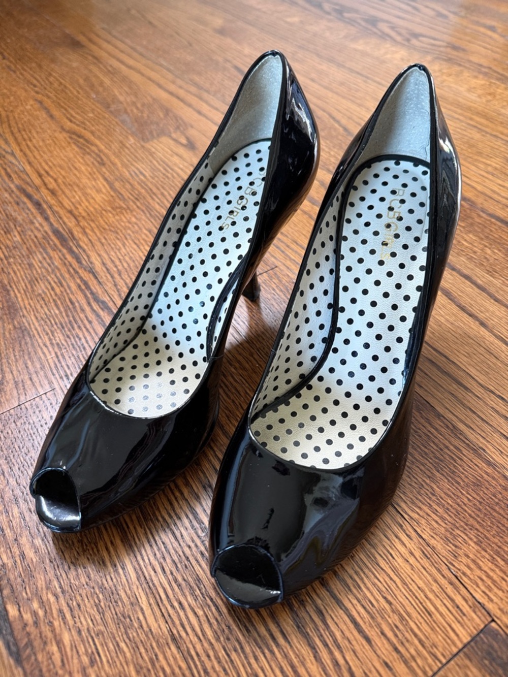 B40 BCBGirls 8.5/38.5 Black Patent Peep-Toe Pumps with Polka Dot Insole